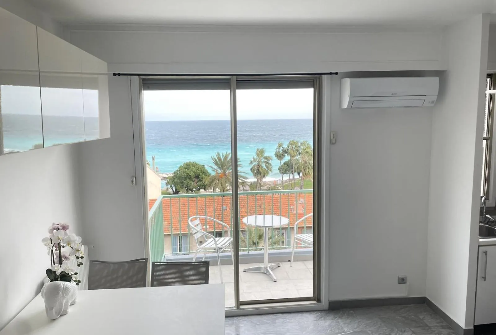 Studio En Face De La Plage Avec Une Vue Fantastique ! Nice Apartmán